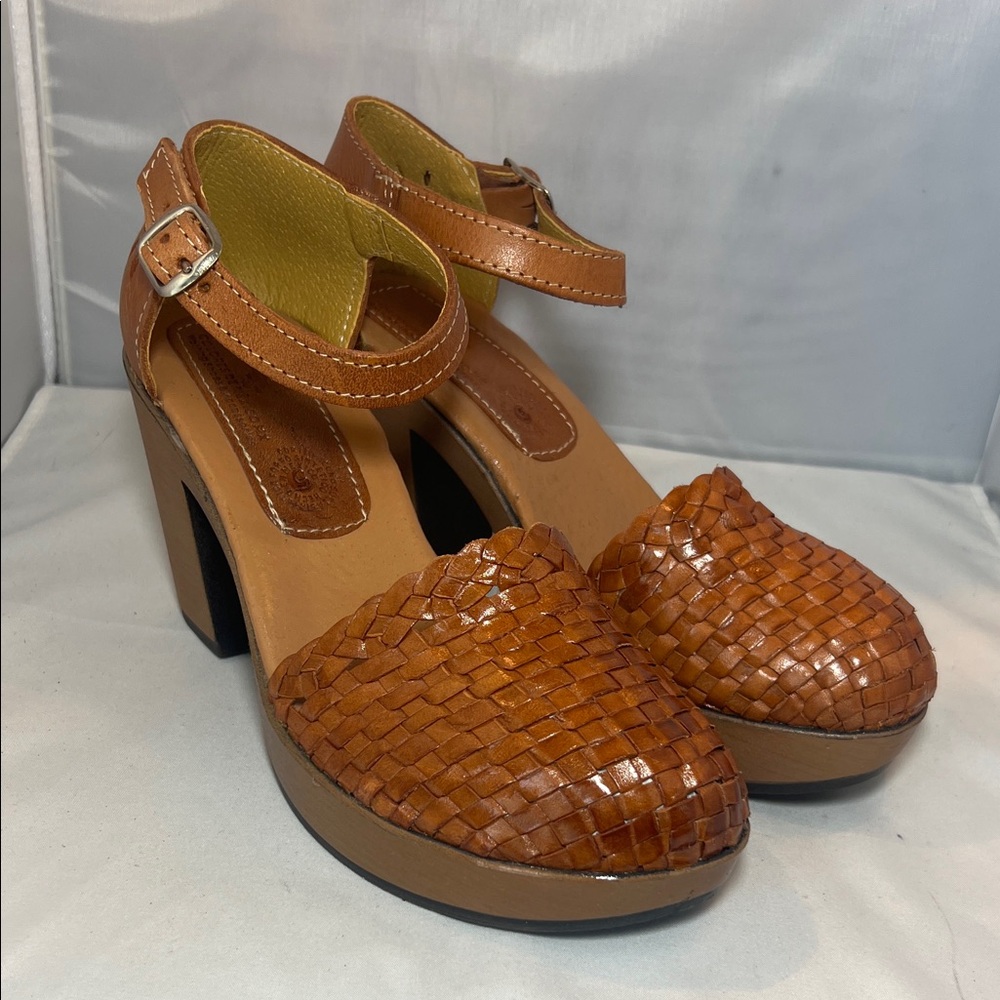 Chic Tan Woven Women's Heels